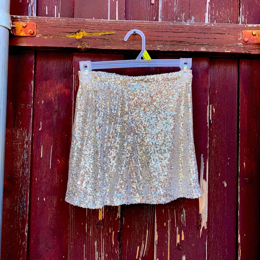 Youth girls sparkling skirt / new with tags!!